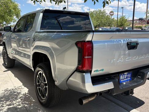 Used 2025 Toyota Tacoma SR5 AWD/4WD image 10