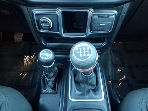 Used 2019 Jeep Wrangler Unlimited Sport image 23