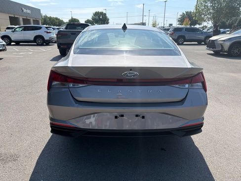 Used 2023 Hyundai Elantra SEL w/ Convenience Package FWD image 8