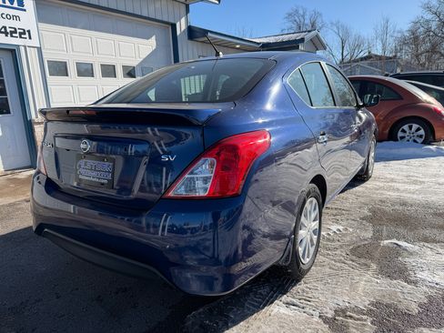 Used 2019 Nissan Versa SV image 3