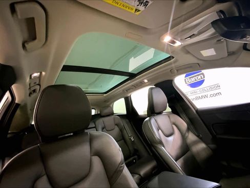 Used 2019 Volvo XC60 T6 Momentum w/ Premium Package image 13