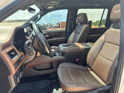 Used 2021 Chevrolet Suburban High Country AWD/4WD image 9