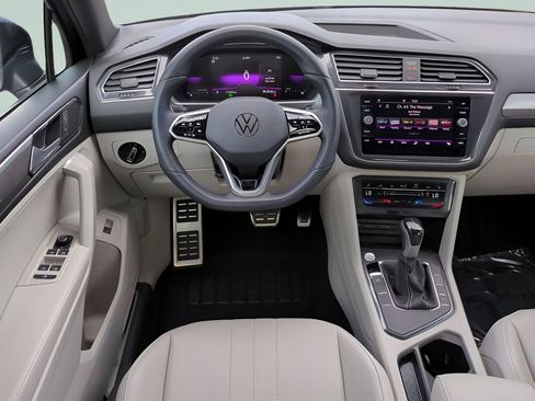 Used 2023 Volkswagen Tiguan SE R-Line image 15