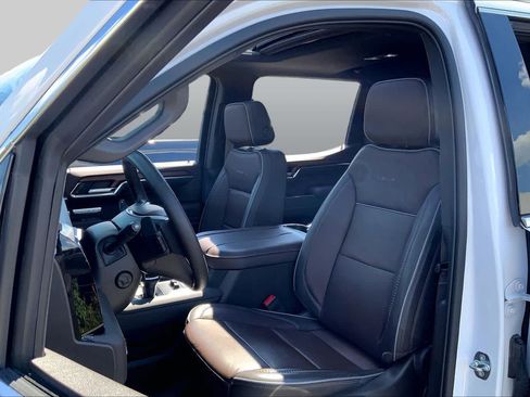 Used 2023 GMC Sierra 1500 Denali w/ Technology Package AWD/4WD image 9