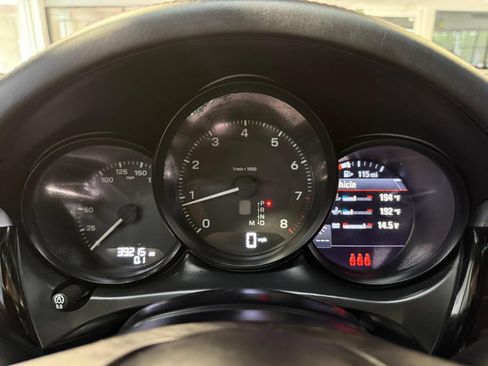 Used 2023 Porsche Macan AWD/4WD image 24