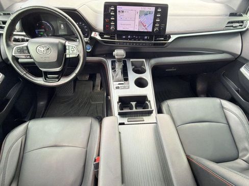 Used 2022 Toyota Sienna XSE FWD image 16