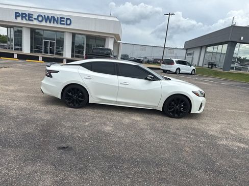 Used 2023 Nissan Maxima SR w/ Sport Mat Group FWD image 13