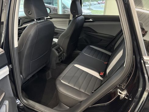 Used 2024 Volkswagen Taos SEL image 13