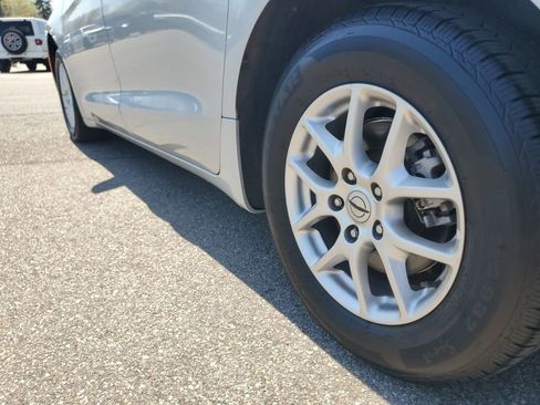 Used 2023 Chrysler Pacifica Touring-L FWD image 37