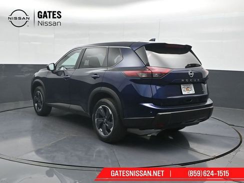 Used 2024 Nissan Rogue SV FWD image 8
