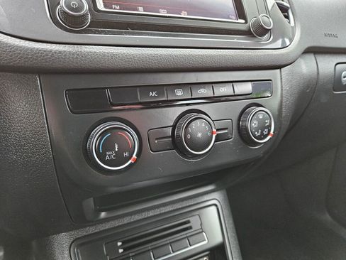 Used 2017 Volkswagen Tiguan Limited w/ Premium Package image 15