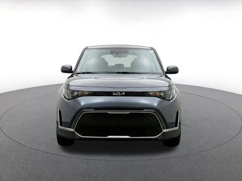 Used 2025 Kia Soul LX w/ LX Technology Package FWD image 2