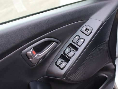 Used 2014 Hyundai Tucson SE image 11