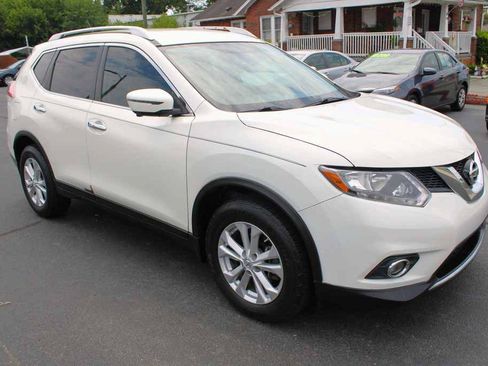 Used 2016 Nissan Rogue SV w/ SV Premium Package FWD image 4