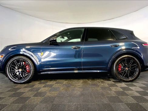 Used 2025 Porsche Cayenne GTS image 2