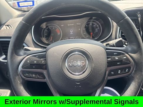 Used 2019 Jeep Cherokee Limited w/ Luxury Group FWD image 12