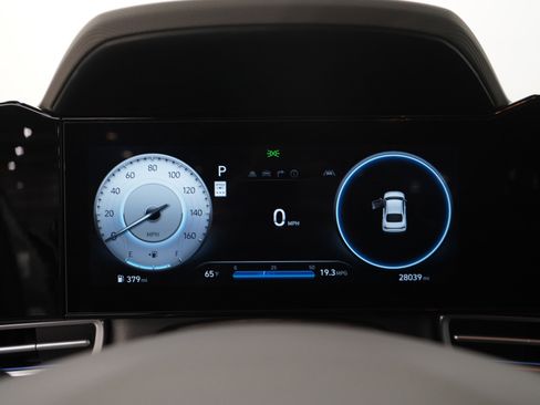 Used 2025 Hyundai Elantra SEL FWD image 26