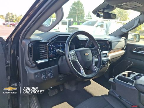 Used 2025 Chevrolet Silverado 1500 LT AWD/4WD image 16