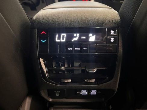 Used 2025 Jeep Grand Cherokee L Altitude AWD/4WD image 12