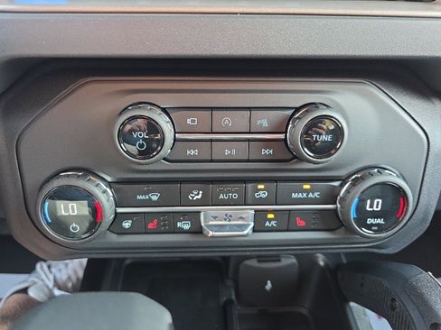 New 2025 Ford Bronco Outer Banks w/ Sasquatch Package image 25