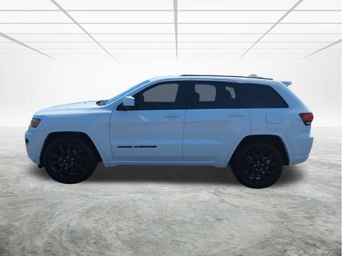 Used 2017 Jeep Grand Cherokee Altitude AWD/4WD image 3