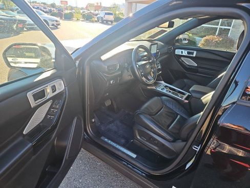 Used 2022 Ford Explorer Platinum w/ Equipment Group 601A image 8