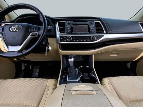 Used 2015 Toyota Highlander Plus FWD image 15