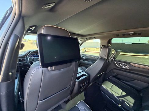Used 2023 Chevrolet Suburban Premier AWD/4WD image 25