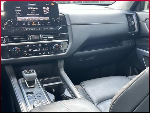 Used 2023 Nissan Pathfinder SL AWD/4WD image 25