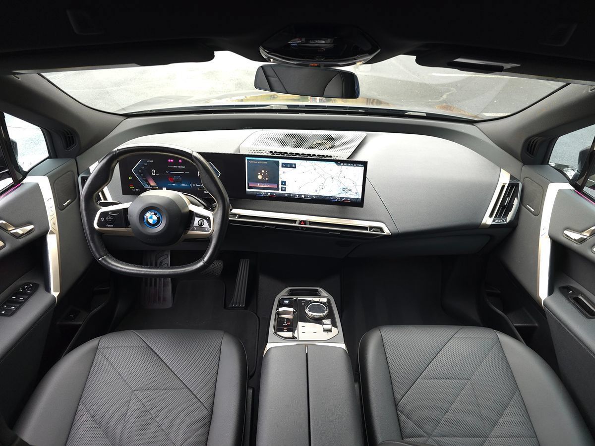 Used 2024 BMW iX xDrive50 w/ Premium Package AWD/4WD image 10