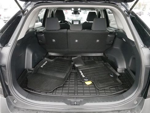 Used 2019 Toyota RAV4 LE image 18