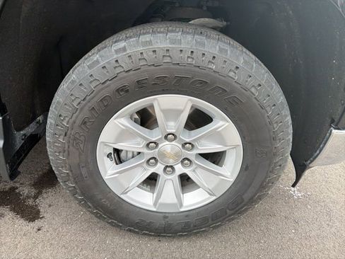 Used 2022 Chevrolet Silverado 1500 LT AWD/4WD image 4