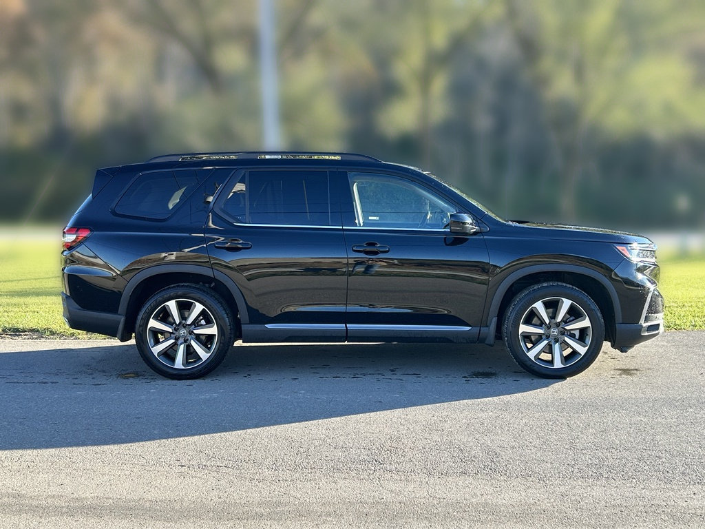 Used 2025 Honda Pilot Touring image 3