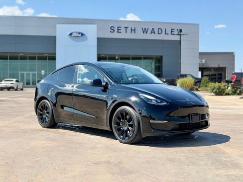 Used 2024 Tesla Model Y Long Range AWD/4WD image 1