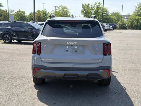 Used 2024 Kia Sorento SX AWD/4WD image 3