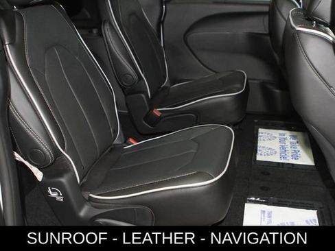 New 2027 Chrysler Pacifica Limited AWD/4WD image 25