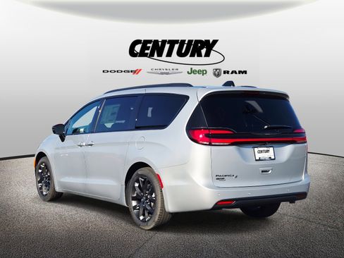 New 2026 Chrysler Pacifica Select w/ S Appearance Package image 5