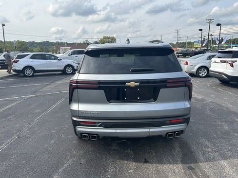 Used 2024 Chevrolet Traverse LT image 36