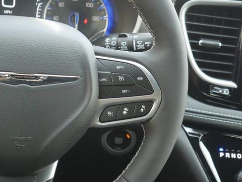 New 2026 Chrysler Pacifica Select FWD image 21