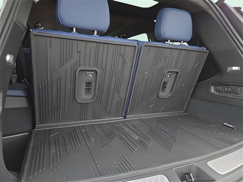 New 2026 Cadillac Vistiq Premium Luxury w/ LPO, Floor Liner Package image 11