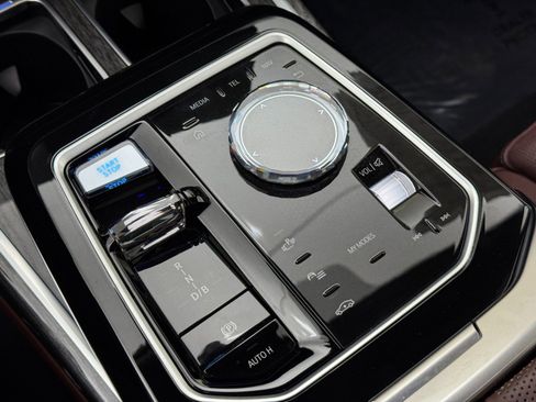 Used 2024 BMW i7 xDrive60 image 35