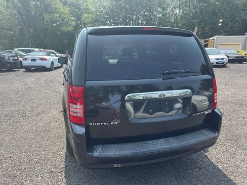 Used 2010 Chrysler Town & Country LX image 19