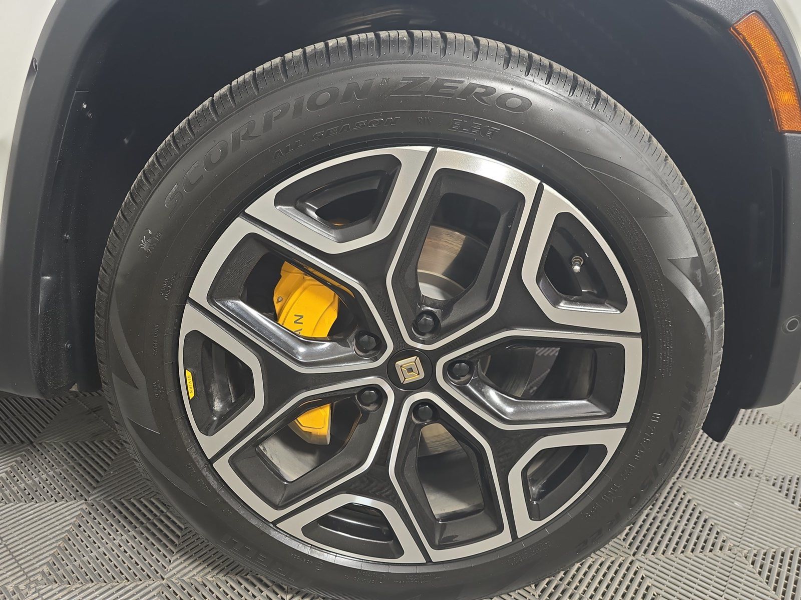 Used 2022 Rivian R1S Launch Edition Quad AWD/4WD image 11