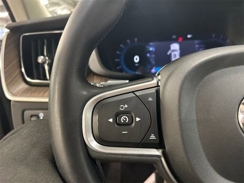 Certified 2022 Volvo XC60 B5 Momentum w/ Climate Package image 13