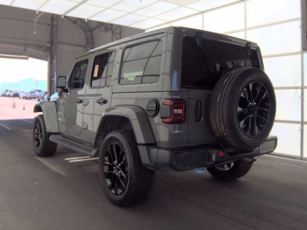 Used 2022 Jeep Wrangler Unlimited Sahara AWD/4WD image 4