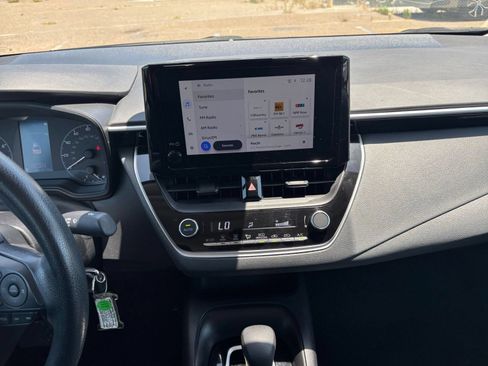 Used 2025 Toyota Corolla LE FWD image 17