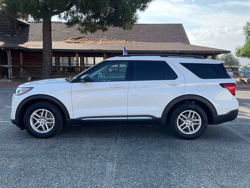 Used 2025 Ford Explorer Active w/ Active Comfort Package RWD image 3