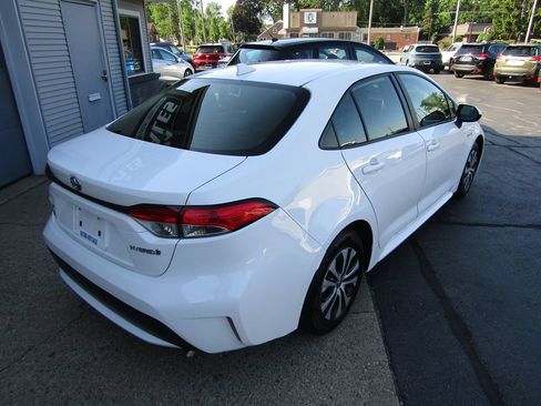 Used 2021 Toyota Corolla LE FWD image 3