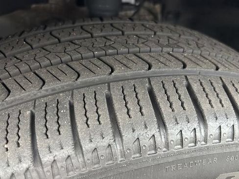 Used 2019 Jeep Cherokee Limited AWD/4WD image 30