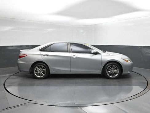 Used 2017 Toyota Camry SE FWD image 11